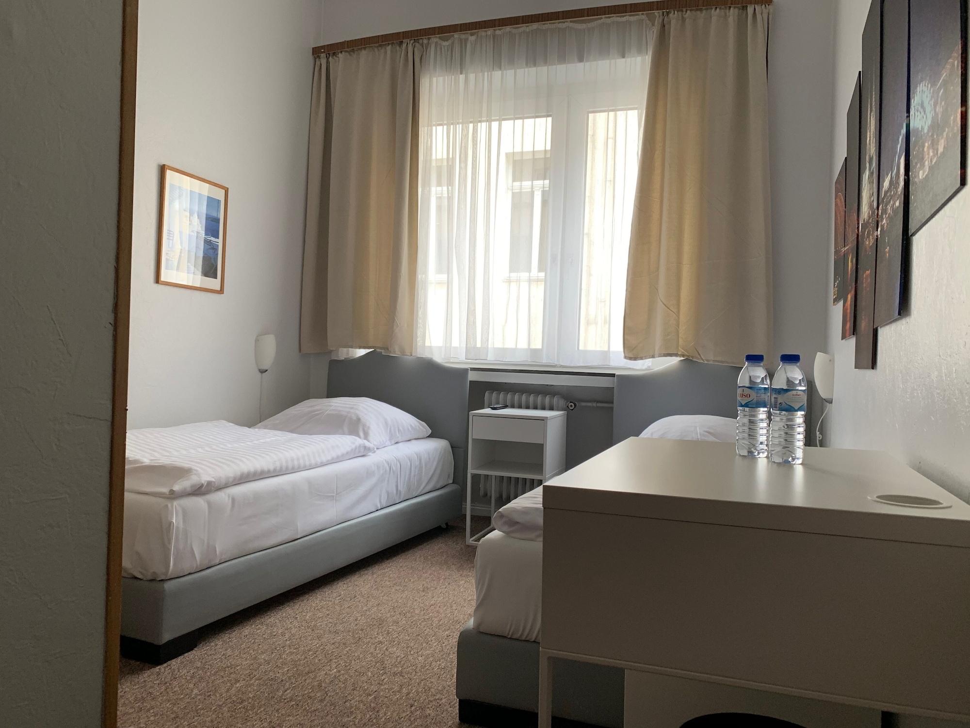 קלן Hotel Berg מראה חיצוני תמונה