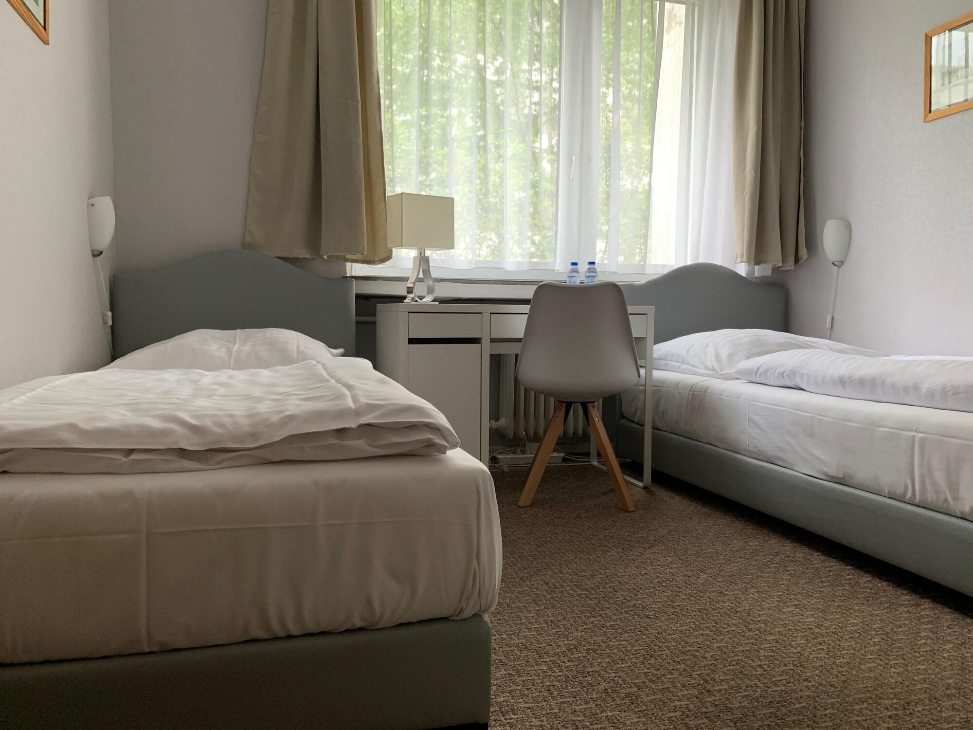 קלן Hotel Berg מראה חיצוני תמונה