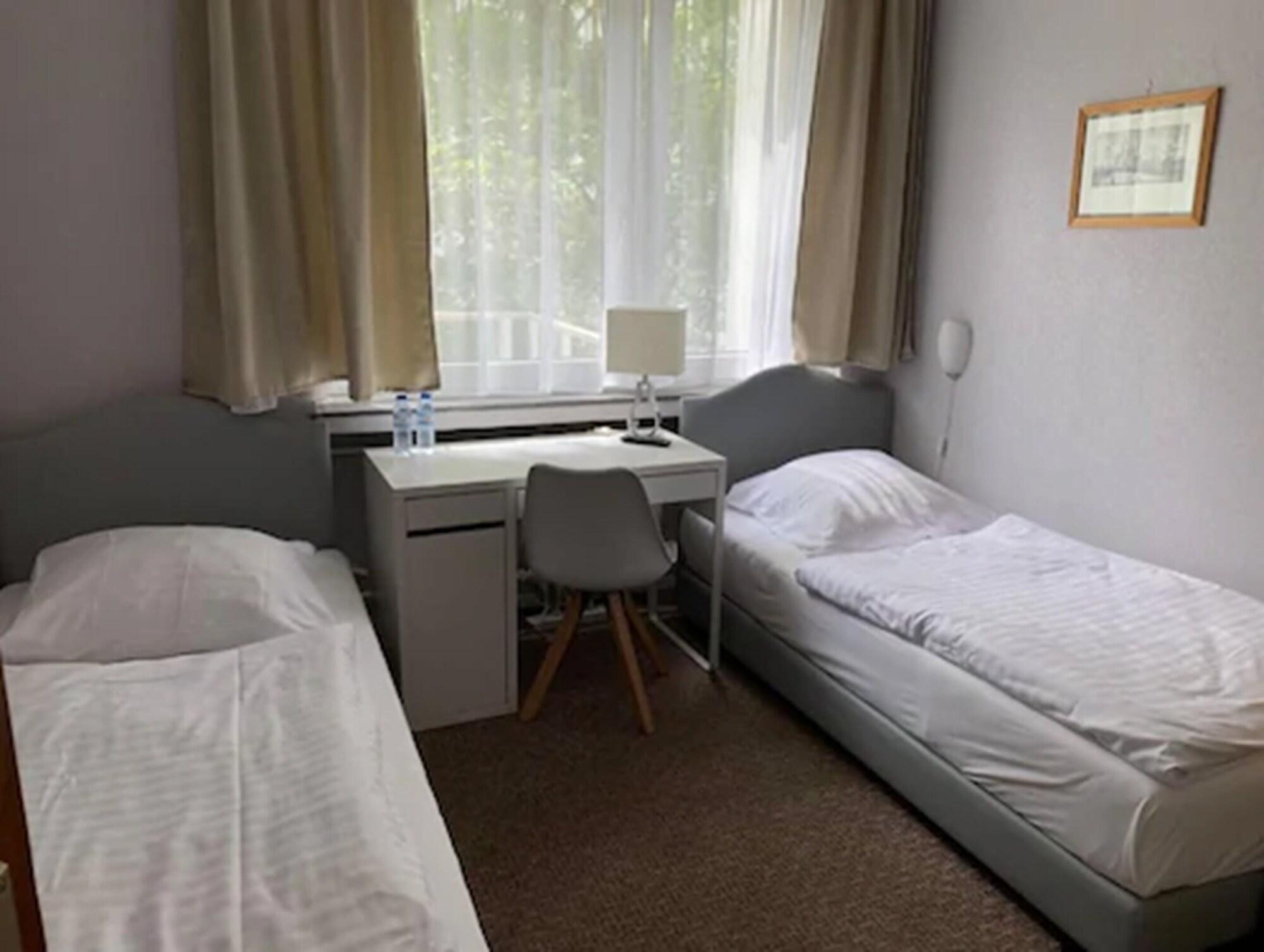 קלן Hotel Berg מראה חיצוני תמונה
