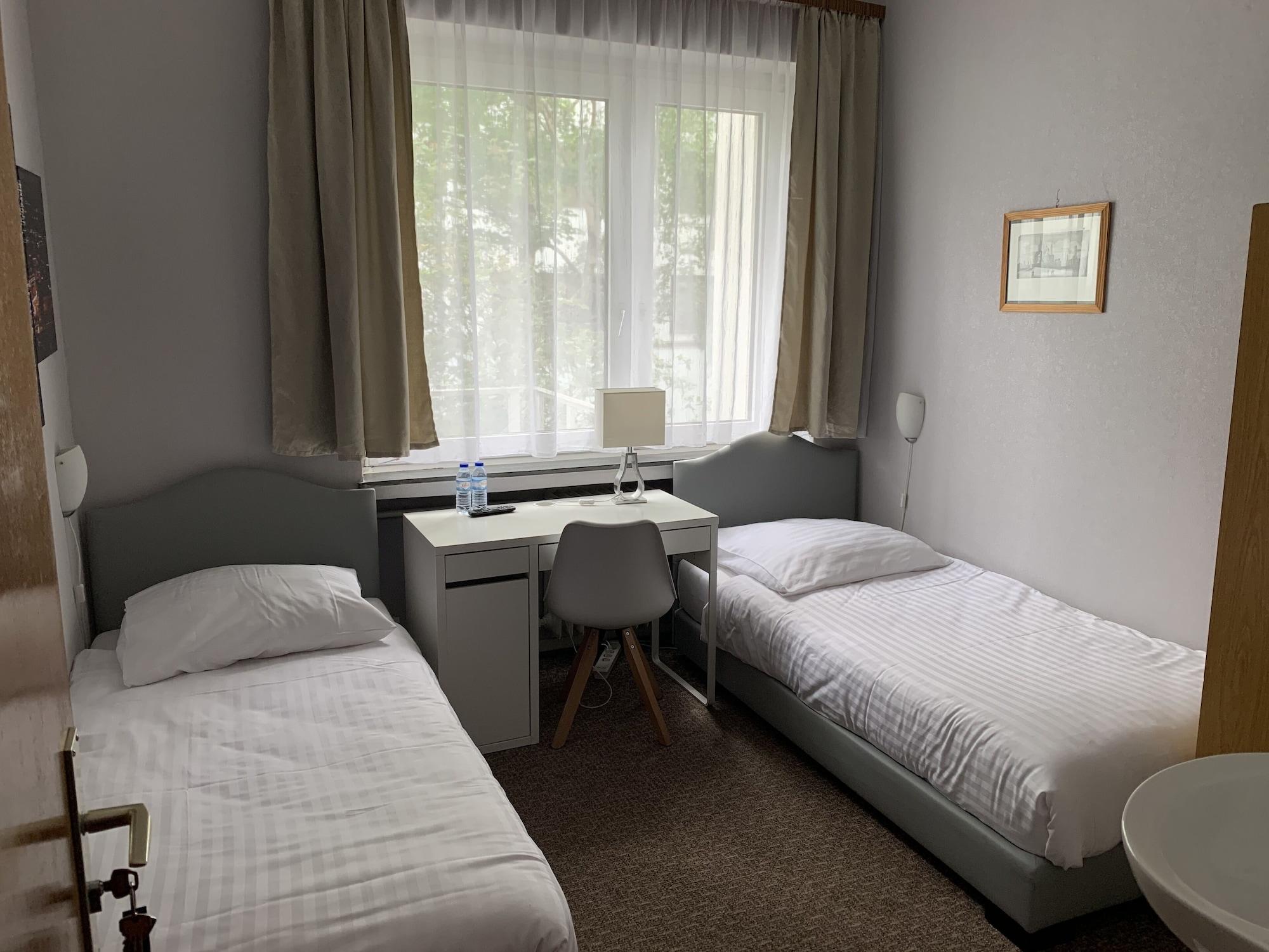 קלן Hotel Berg מראה חיצוני תמונה