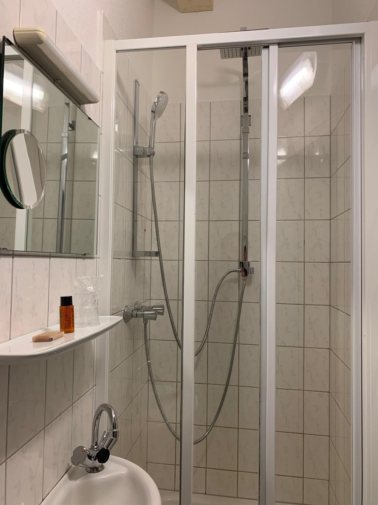 קלן Hotel Berg מראה חיצוני תמונה