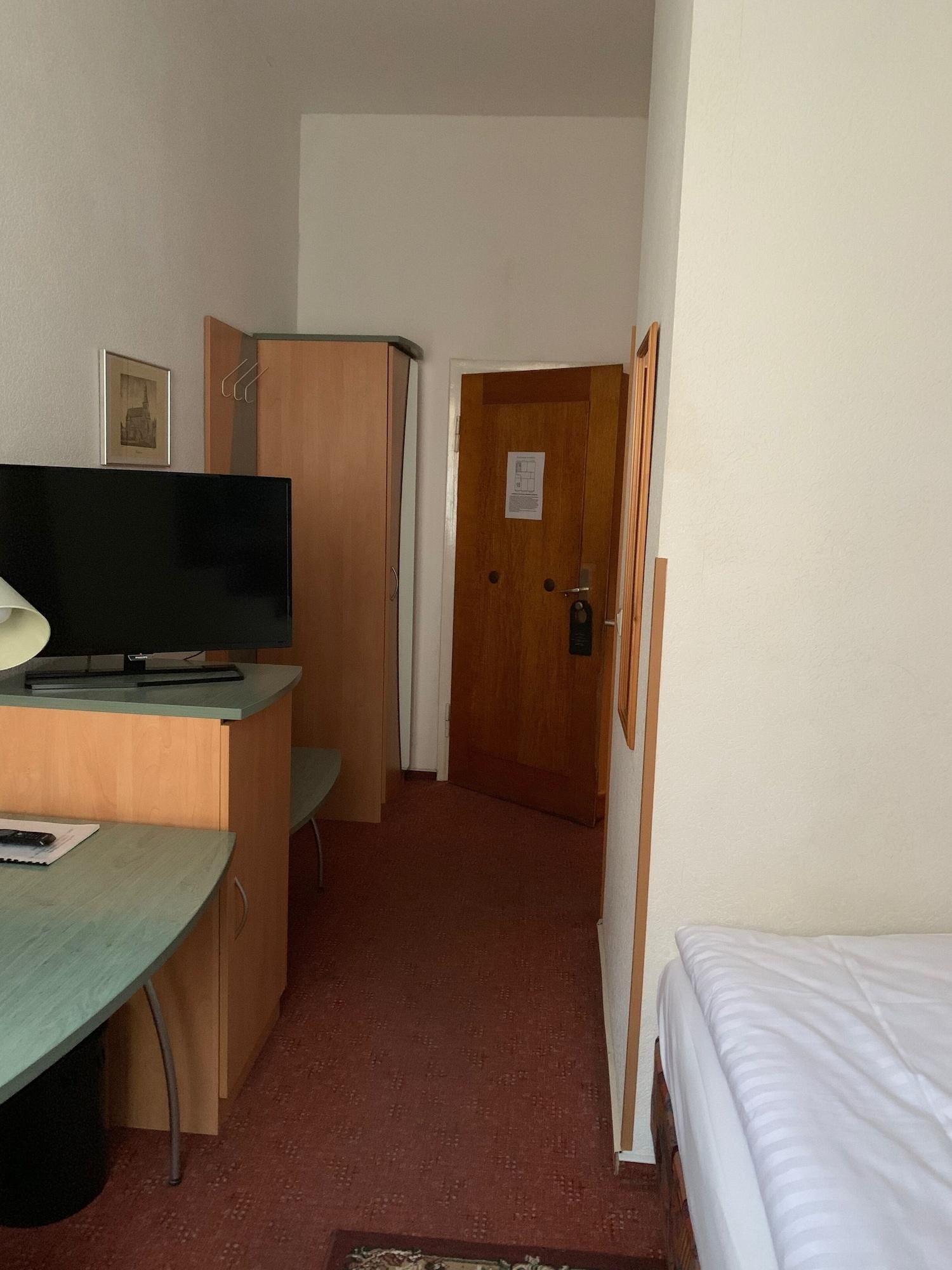 קלן Hotel Berg מראה חיצוני תמונה
