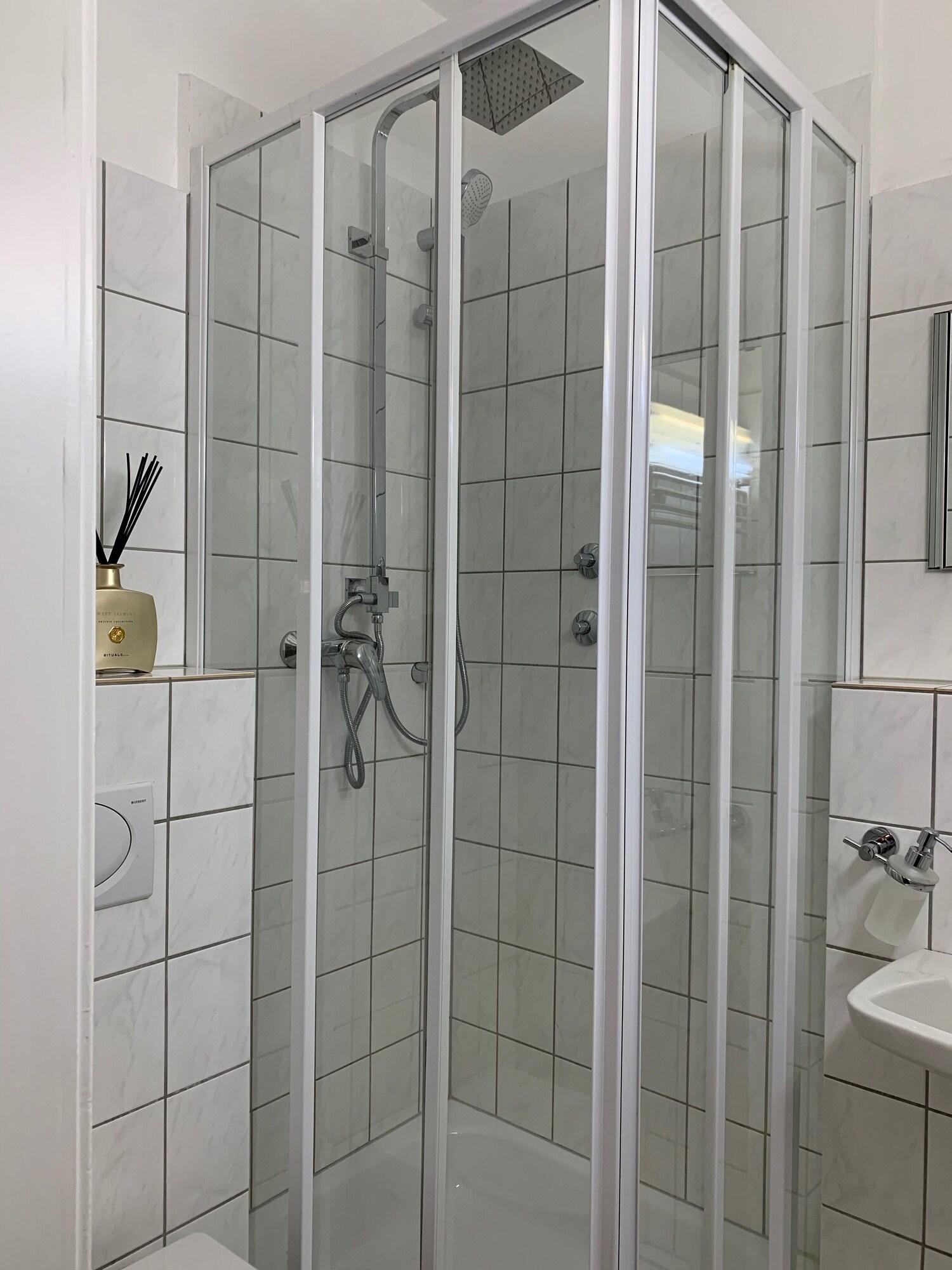 קלן Hotel Berg מראה חיצוני תמונה