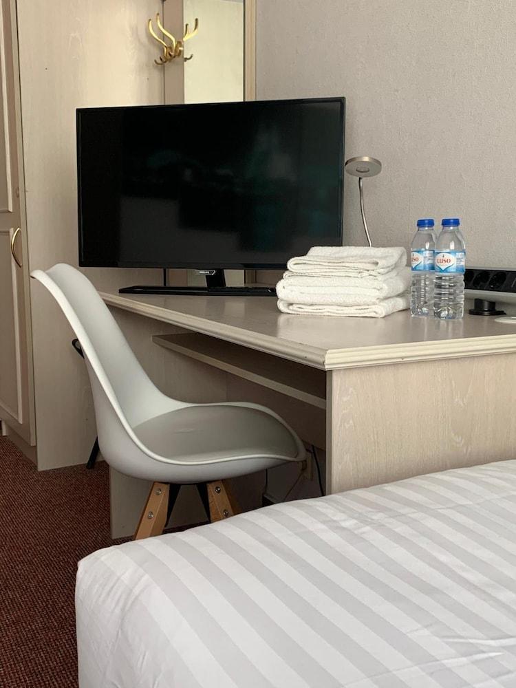 קלן Hotel Berg מראה חיצוני תמונה
