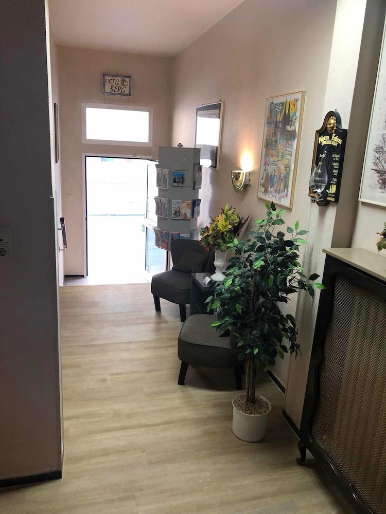 קלן Hotel Berg מראה חיצוני תמונה