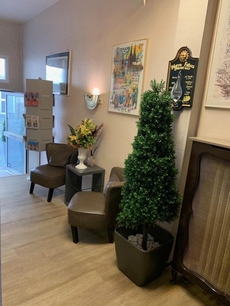 קלן Hotel Berg מראה חיצוני תמונה