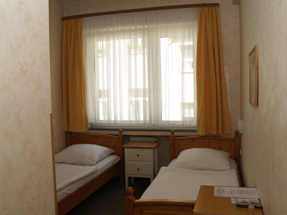 קלן Hotel Berg מראה חיצוני תמונה