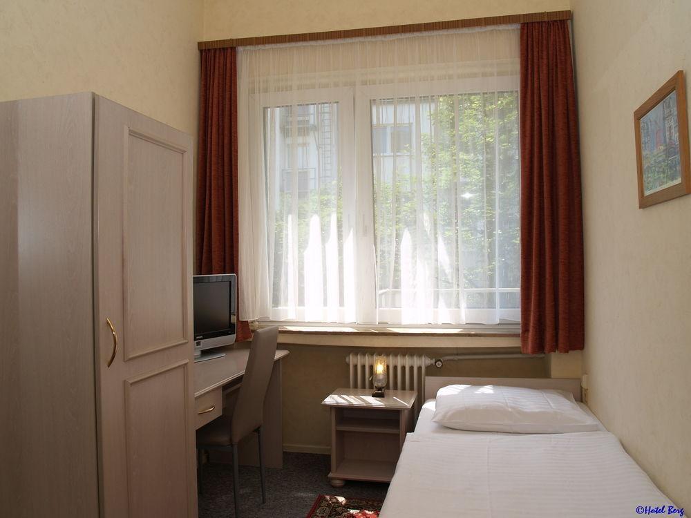 קלן Hotel Berg מראה חיצוני תמונה