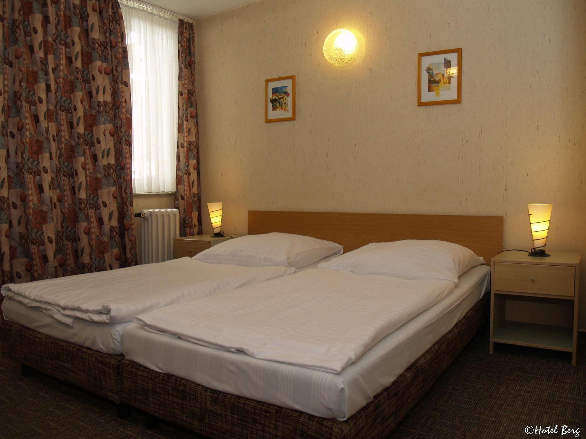 קלן Hotel Berg מראה חיצוני תמונה