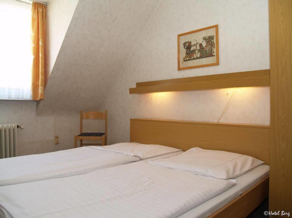 קלן Hotel Berg מראה חיצוני תמונה