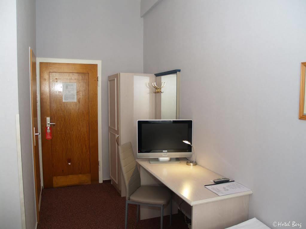 קלן Hotel Berg מראה חיצוני תמונה