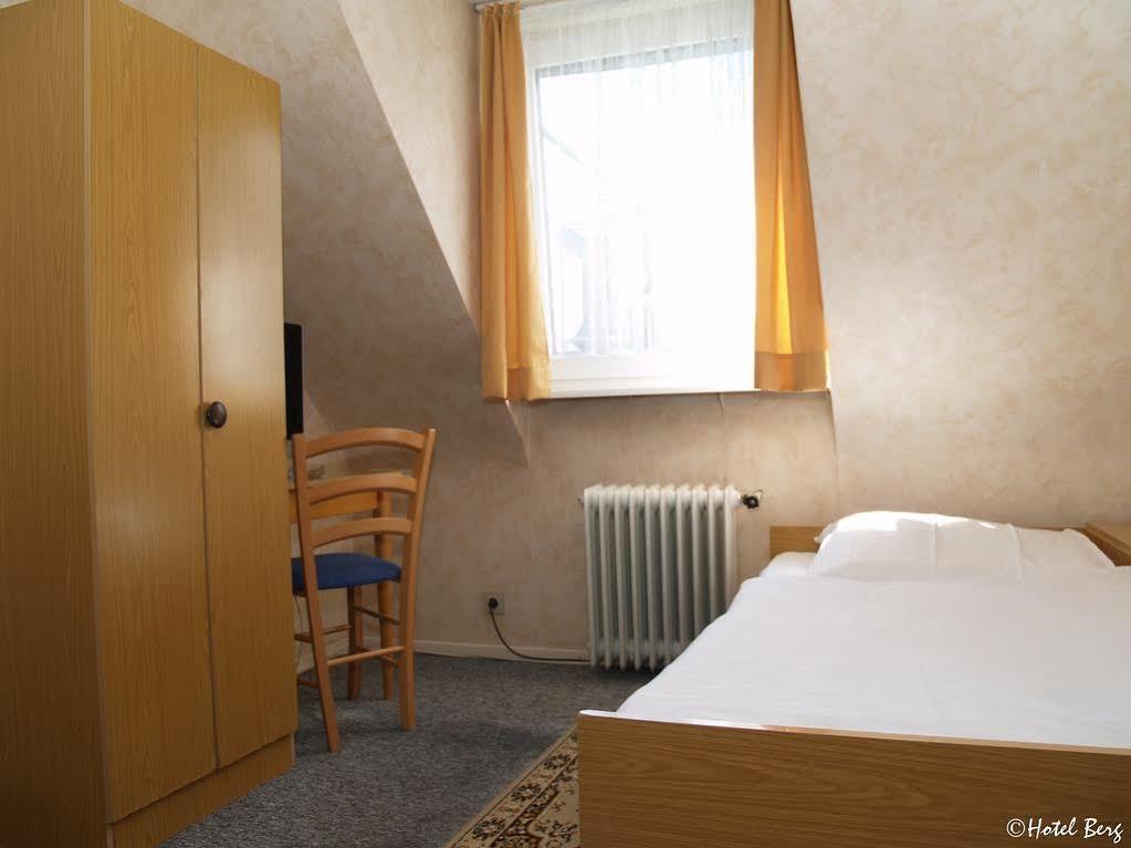 קלן Hotel Berg מראה חיצוני תמונה