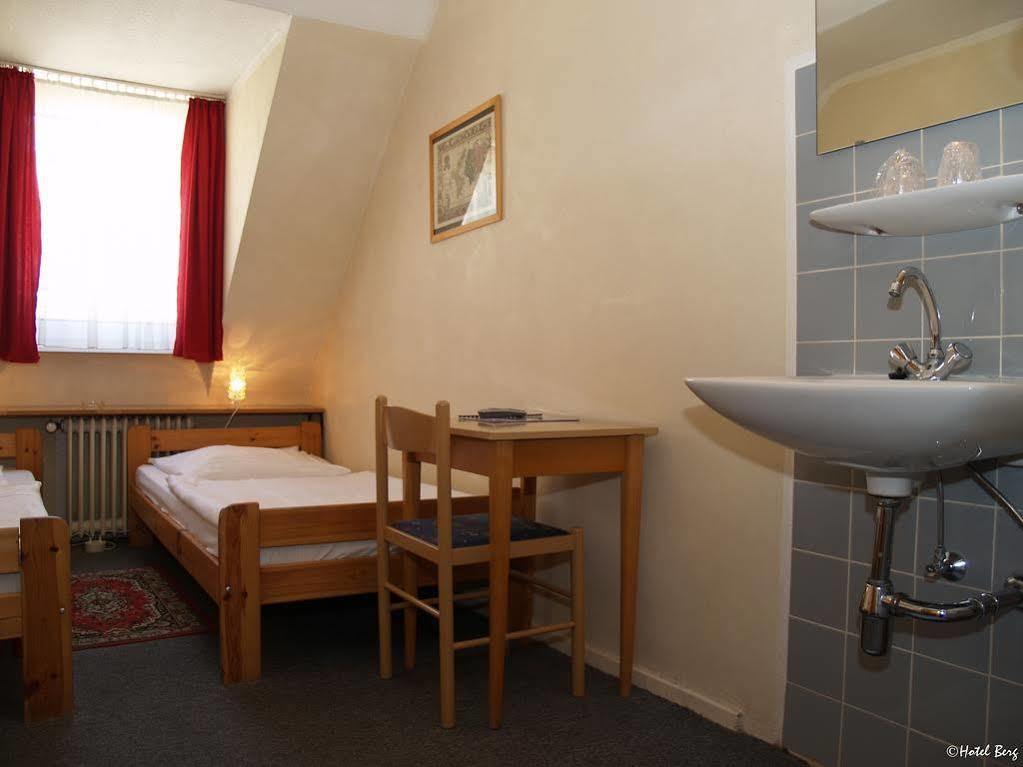 קלן Hotel Berg מראה חיצוני תמונה
