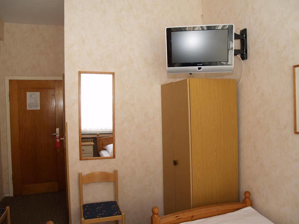 קלן Hotel Berg מראה חיצוני תמונה