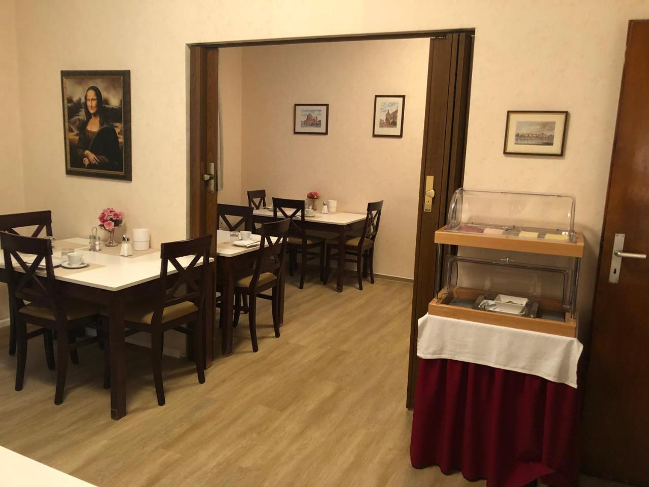 קלן Hotel Berg מראה חיצוני תמונה