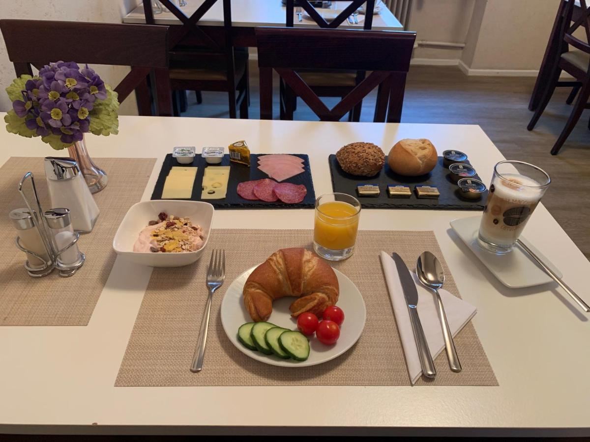 קלן Hotel Berg מראה חיצוני תמונה