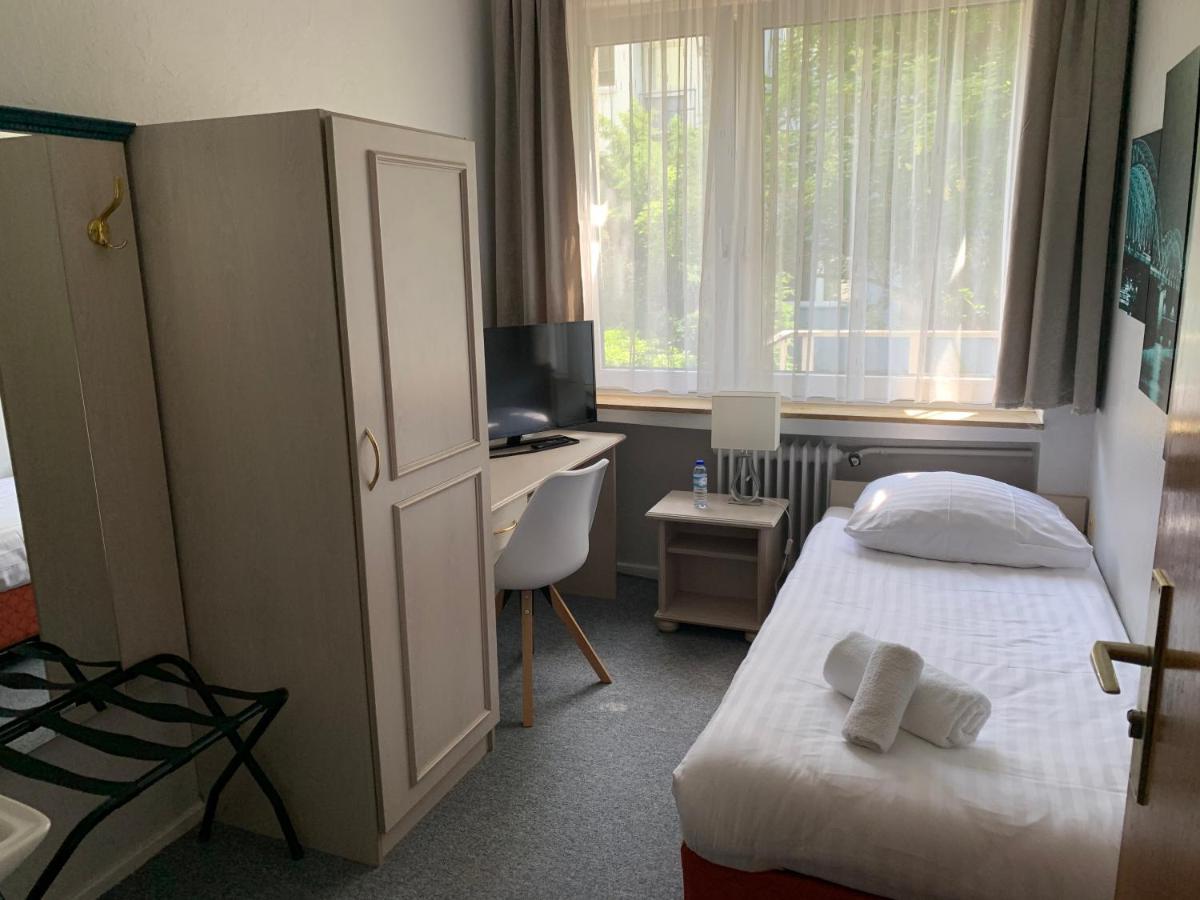 קלן Hotel Berg מראה חיצוני תמונה