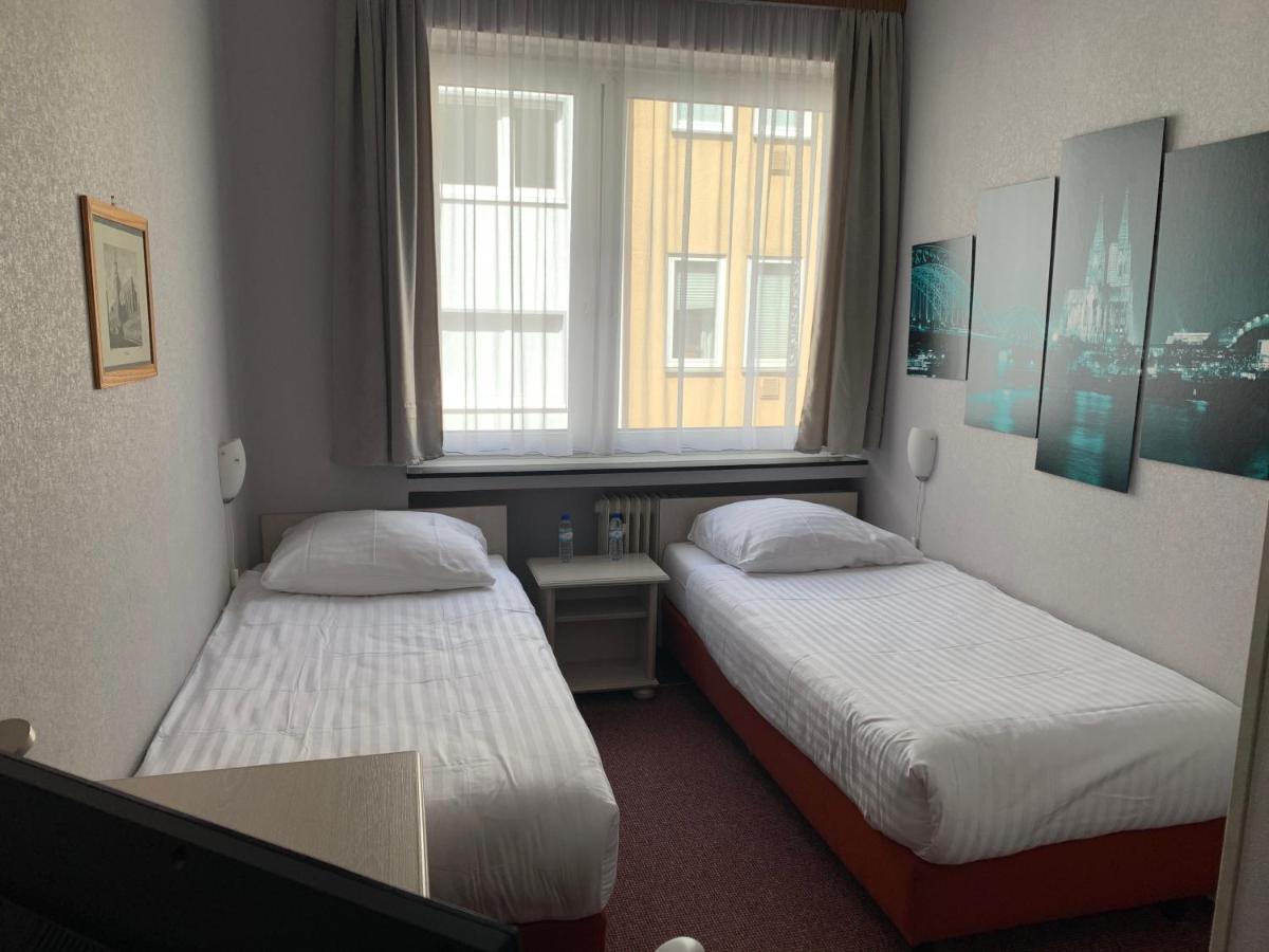 קלן Hotel Berg מראה חיצוני תמונה