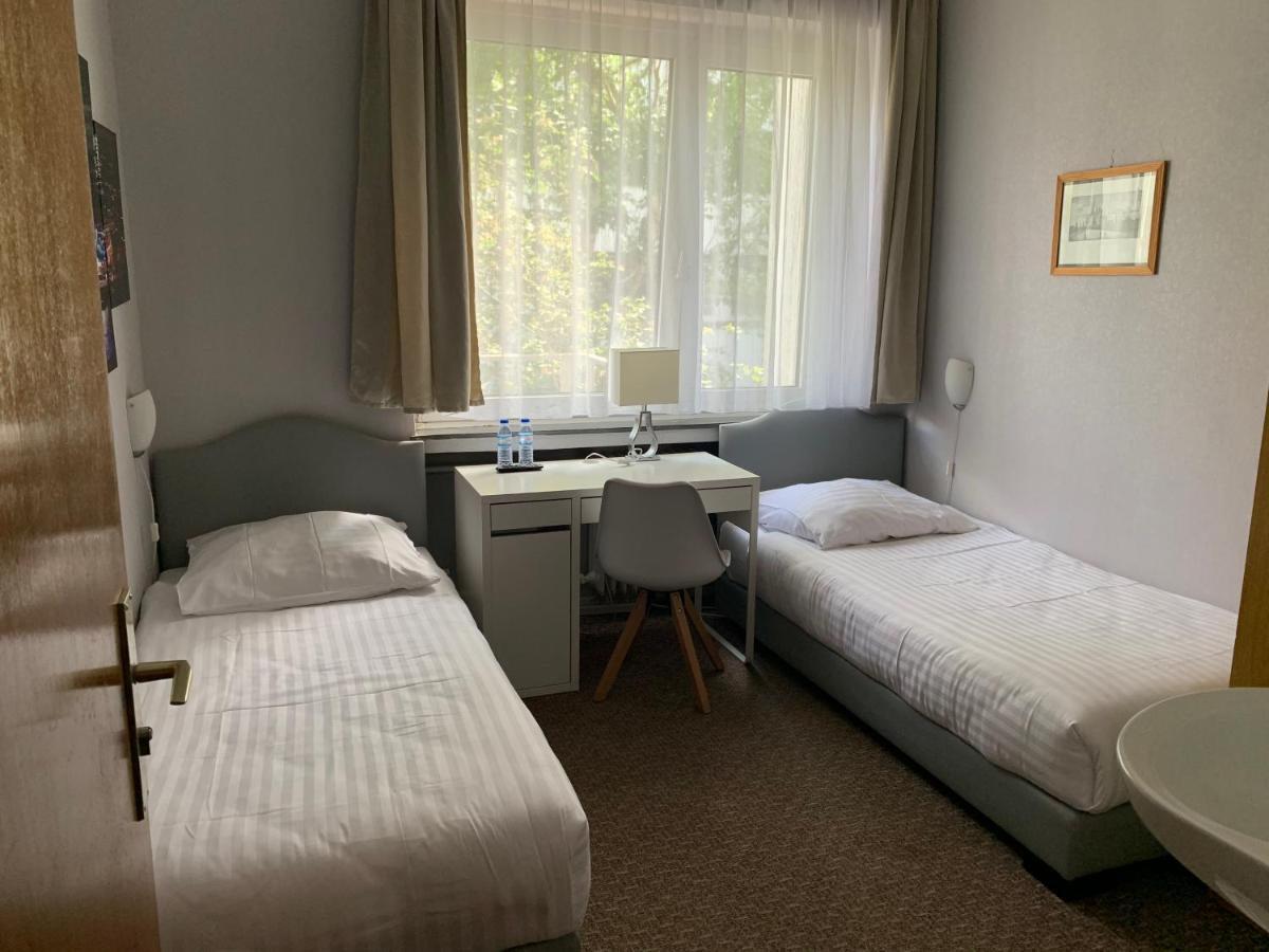 קלן Hotel Berg מראה חיצוני תמונה